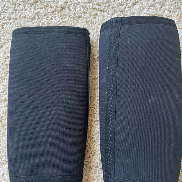 ance knee sleeves (MUST SELL MOVING SOON OBO) - Picture 3 of 6
